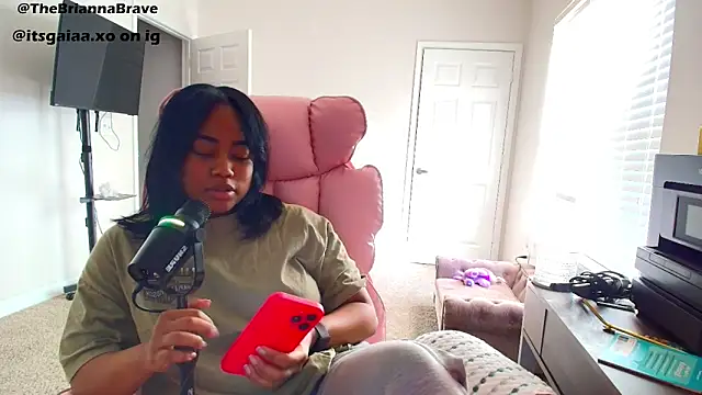 BriannaBrave: онлайн-секс-чат