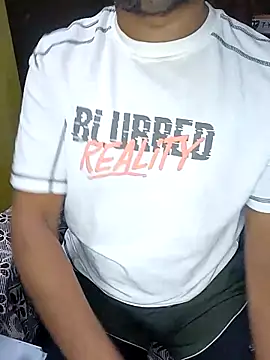 Karantamiltop élő XXX-chatje