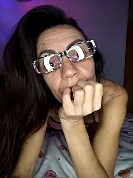 Eimikuro11 élő XXX-chatje