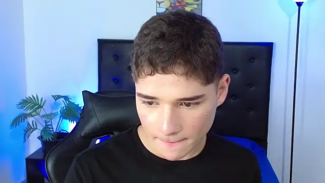 Mattass18 Adlı Modelin Canlı XXX Sohbeti