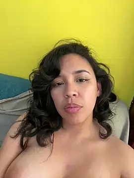 Show modela Esmerald_1111 na web-kameri