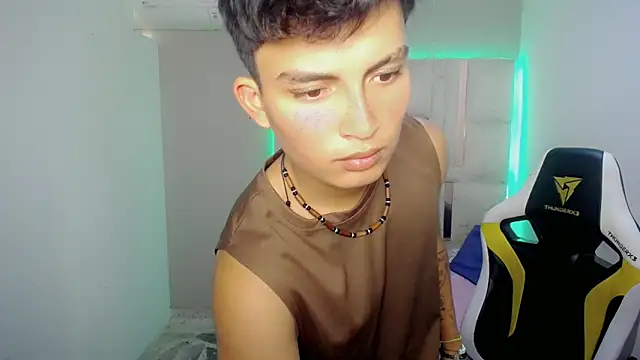 XXX chat uživo modela Green_XoX