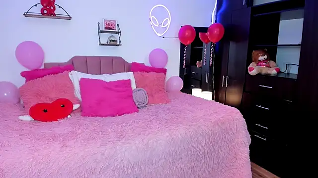 Nina_curves লাইভ XXX চ্যাট