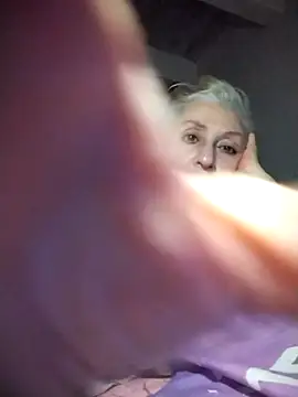 XXX chat uživo modela divinaerotica