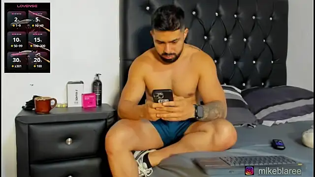 Chat +18 de mikeblaree ao vivo