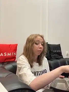 Evelyn_Neal Chat XXX in diretta