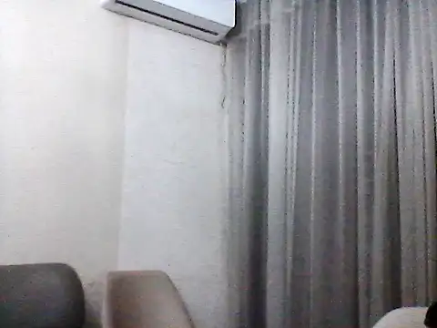 MorivaneのライブXXXチャット