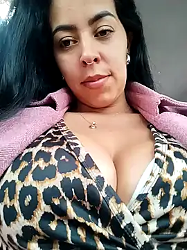 LuiannaのライブXXXチャット