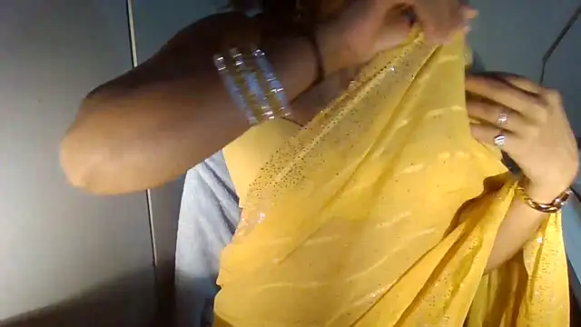 Yashika_Loves Adlı Modelin Canlı XXX Sohbeti