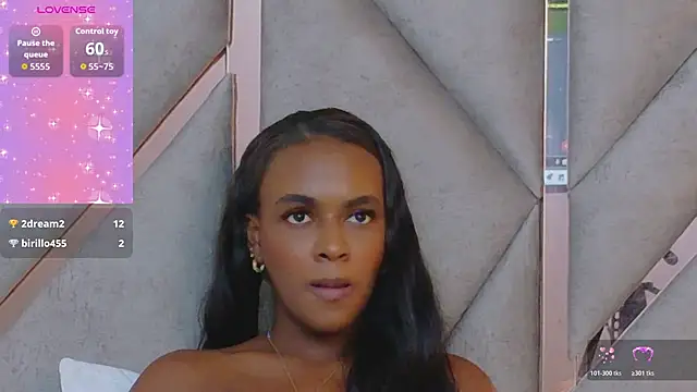 Sally-Noa Adlı Modelin Canlı XXX Sohbeti