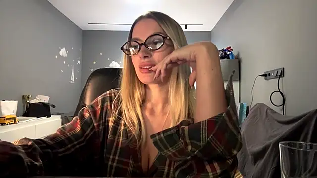 SoftnessMila 现场XXX聊天