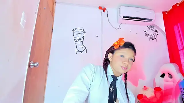 Emily_Coper18 Adlı Modelin Canlı XXX Sohbeti