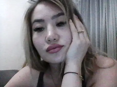 XXX chat uživo modela Morivane