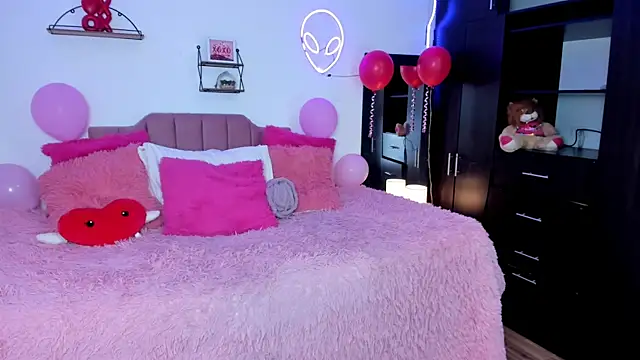 Nina_curves লাইভ XXX চ্যাট