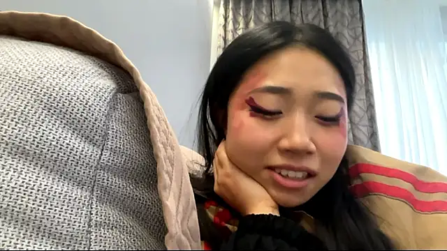 SweetMiaXO: διαδικτυακό σόου στην κάμερα