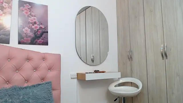 pinky_f00x Adlı Modelin Canlı XXX Sohbeti