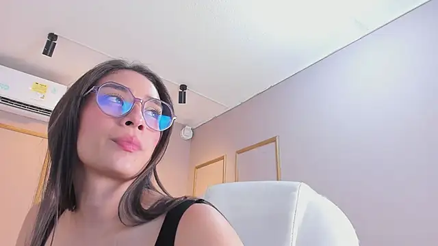 NahimiThompson live XXX chat