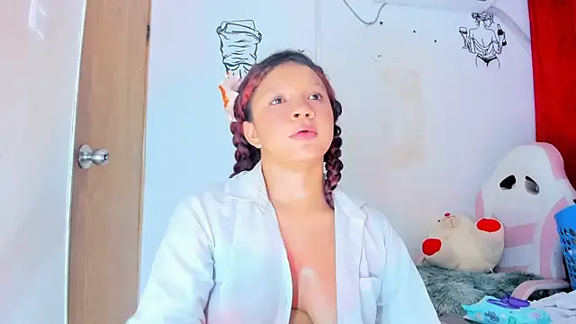 Emily_Coper18: онлайн-секс-чат