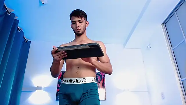 XXX chat uživo modela HarryFosster