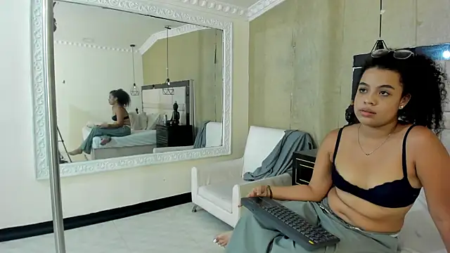 KaterinMossのライブXXXチャット