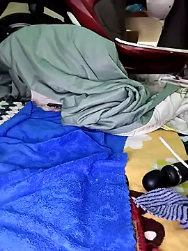 Zu_naa Pertunjukan Webcam