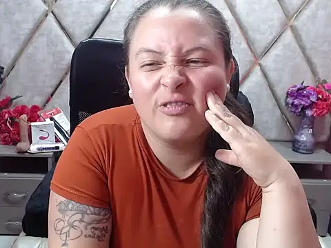 แชท XXX สดของ Sarah_Boobs_