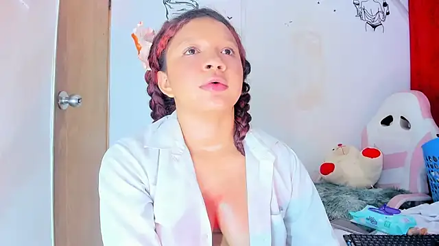 Chatroom XXX en direct de Emily_Coper18