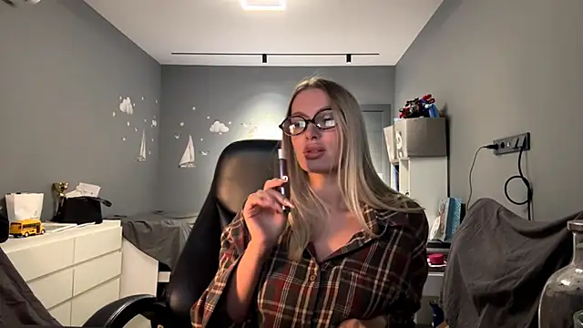 SoftnessMila: онлайн-секс-чат