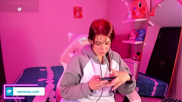 Vannessa__Shy live XXX chat