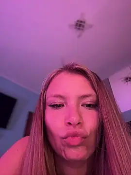 AnastasiaAniess' Live XXX Chat