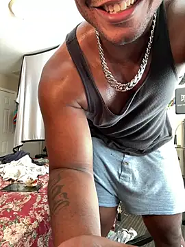 KeYBuMp323 élő XXX-chatje