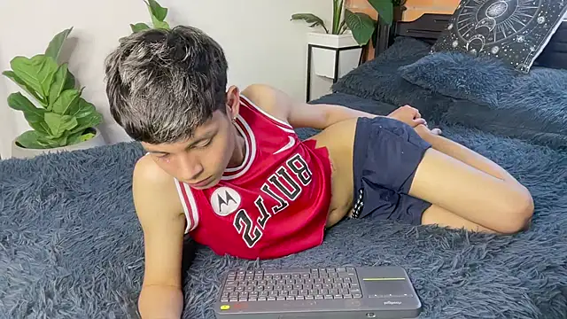 Chat +18 de Andy_Belier23 ao vivo