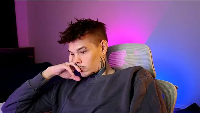 DENIS_HERE Adlı Modelin Canlı XXX Sohbeti