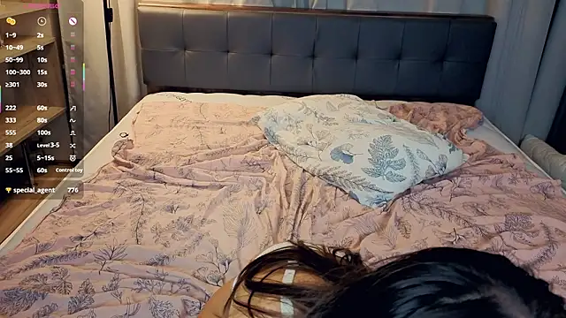 ClarissaMaheia Show in webcam