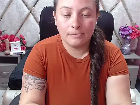 Sarah_Boobs_: онлайн-секс-чат