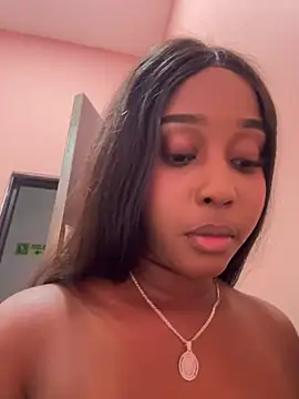 MichaelaCox Chat XXX in diretta