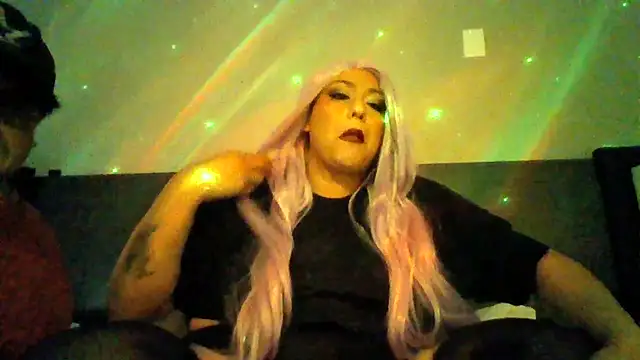 Wilwildwestone420: διαδικτυακό σόου στην κάμερα