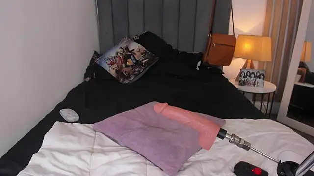 Alice_Dickinssonn Adlı Modelin Canlı XXX Sohbeti