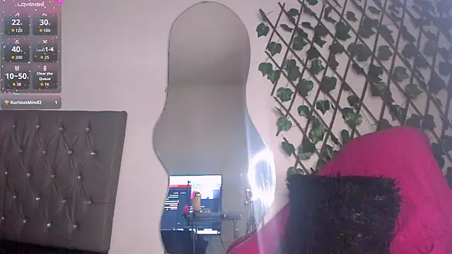 valeria_montess: διαδικτυακό σόου στην κάμερα