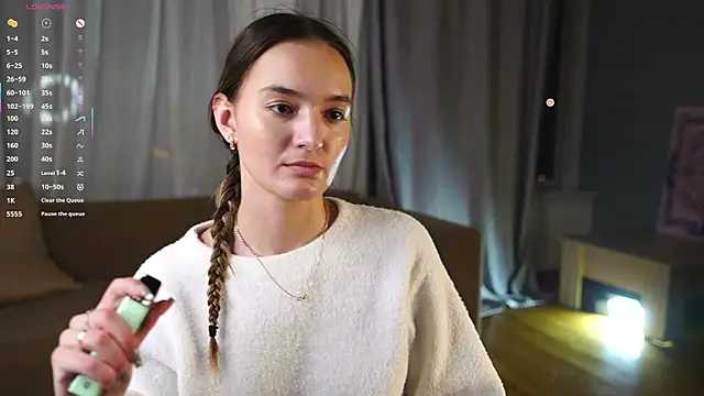 DollieDerwin Chat XXX in diretta