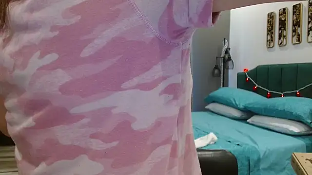 Pertunjukan Kamera Web HazelSkyesChat