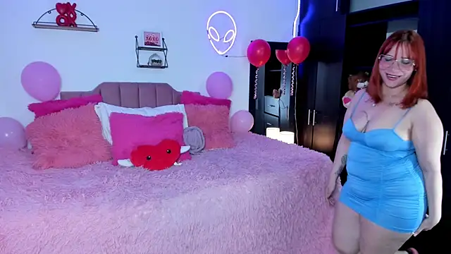 Nina_curves live XXX chat