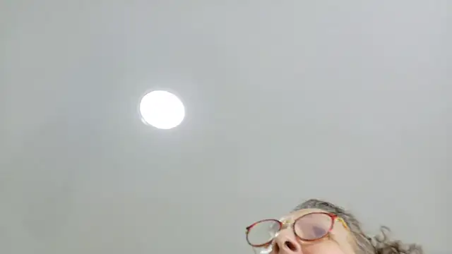 Show modela irisconde na web-kameri