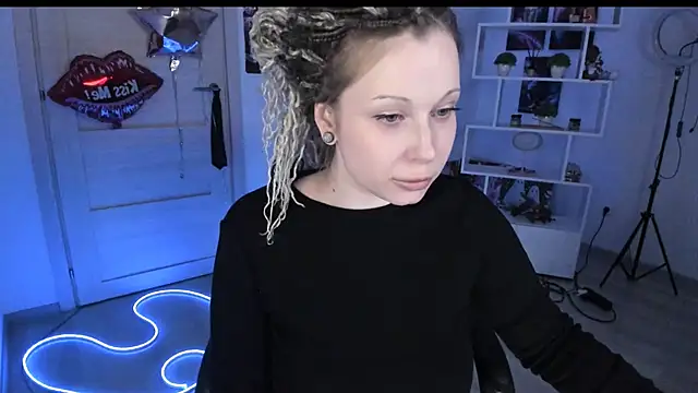 HoneySallyMoore Adlı Modelin Canlı XXX Sohbeti