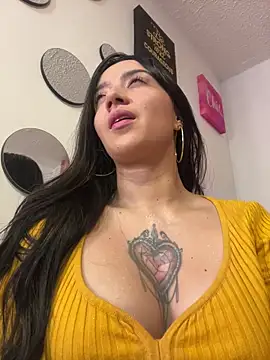 EmmyEvans1's Live XXX Chat