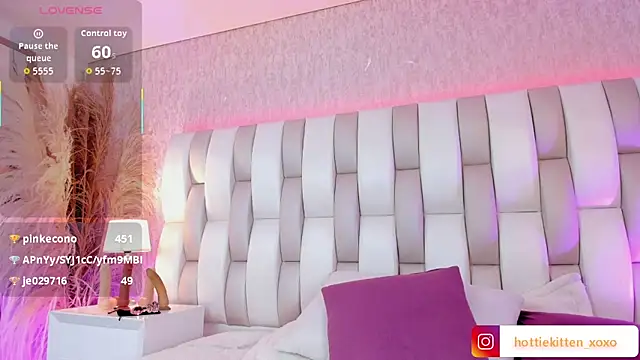 Czat XXX na żywo – Viollet_xoxo