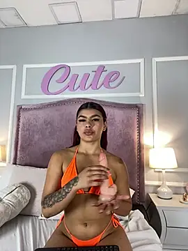 Show modela LolaSteven na web-kameri