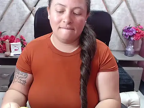 Sarah_Boobs_ Chat XXX in diretta