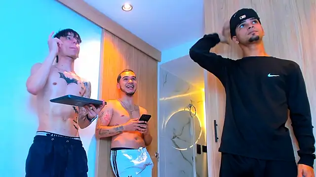 TheBatMansion: διαδικτυακό σόου στην κάμερα