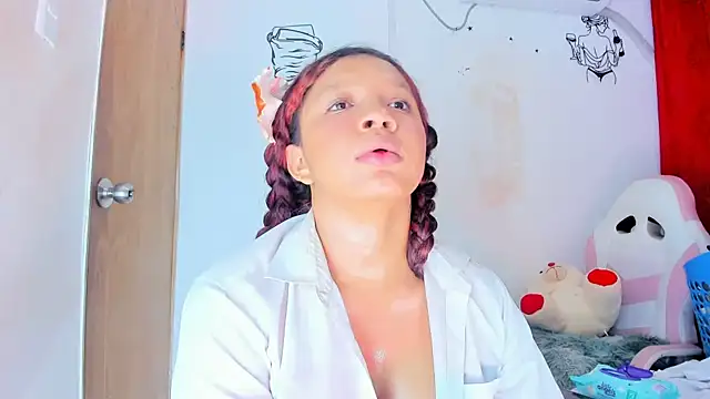 Онлайн чат XXX Emily_Coper18